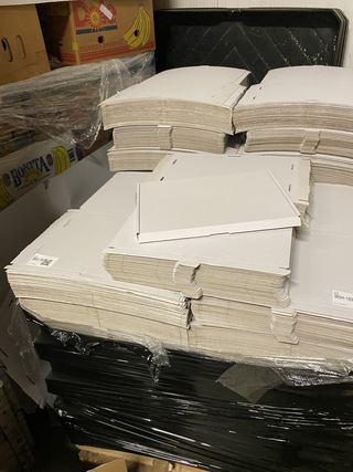 Ca. 750x Verzend (brievenbus) doosjes, wit