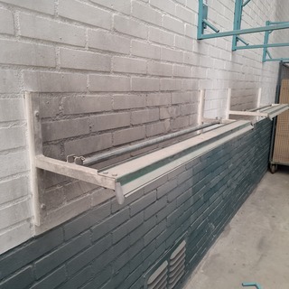 2x Dispenser met 4x muurbeugel