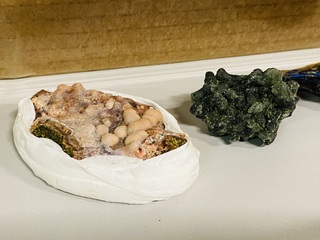 Doos met 35 stuks diverse mineralen