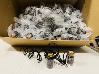 Ca. 100x Geschenkflesjes aan koord met amethist