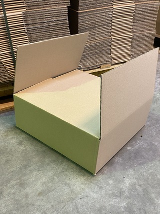 200 Verzenddozen 39x39x14cm dubbelgolf Bruin