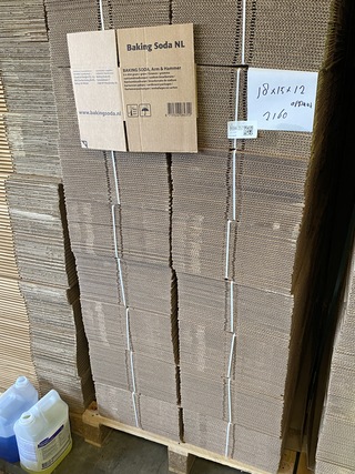 Ca. 1500x Verzenddozen 18x15x12cm zware enkelgolf, bruin