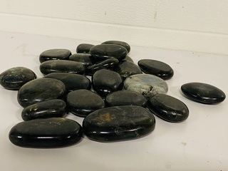 Ca. 22x Labradoriet handsteen