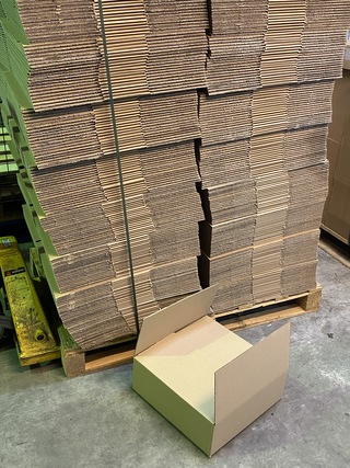 240 Verzenddozen 39x39x14cm dubbelgolf Bruin