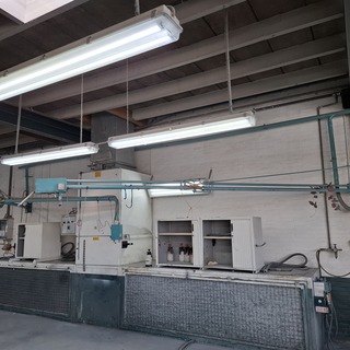 2x Zwenkarm v.v. lucht en 230V aansluiting