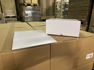 Ca. 560x Duplex dozen of gebaksdozen, wit