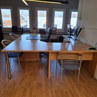 Hoekbureau met bureaustoel