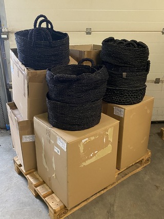 Ca. 65x Diverse afmetingen  handgemaakte manden