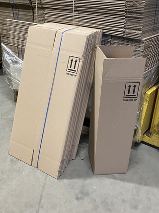 Ca. 400x Verzenddozen 20x20x60cm zware enkelgolf, bruin