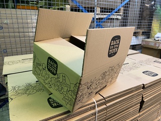 Ca. 300x Verzenddozen 35x27x14cm dubbelgolf, bruin