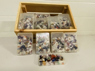 Ca. 38x Cassettes met trommelstenen mix split