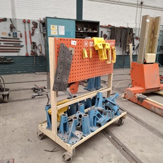 Divers richtbank en carrosserie-reparatieapparatuur Celette