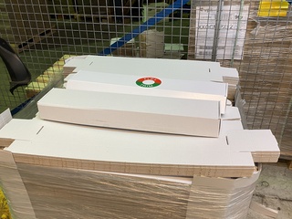 Pallet  ca. 900 stansdozen 65x12x7cm, wit