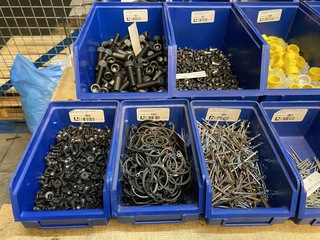 Partij diverse soorten bevestigingsmateriaal