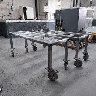 2x Verrijdbare metalen frame