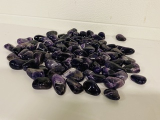 Ca. 2500 gram Amethist trommelstenen, Paars