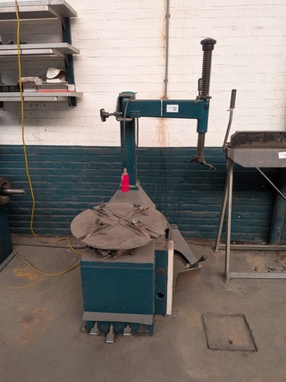 Banden demontageapparaat Faip