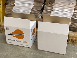 Ca. 540x verzenddozen 34x23x27cm, wit