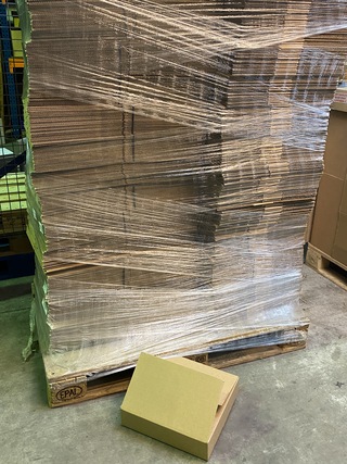 Ca. 300x Verzenddozen 35x33x8cm, bruin