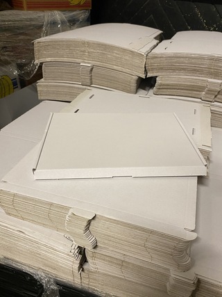 Ca. 750x Verzend (brievenbus) doosjes, wit