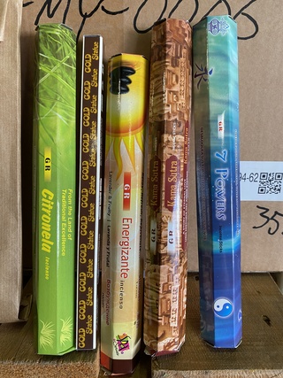 Ca. 35x Pakketjes met 5 soorten diverse wierrook