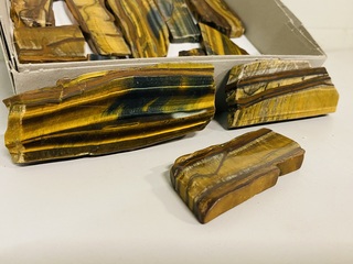 Ca. 16x Tijgeroog/valkenoog gepolijste plakken