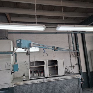 2x Zwenkarm v.v. lucht en 230V aansluiting