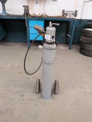 Cilindersteekwagen met cilinder stikstof