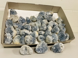 Ca. 44x Celestien brokjes