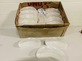 Ca. 25x Seleniet schaal halve maan 15cm