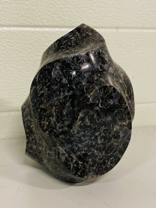 Mystic Merliniet sculptuur vlamvorm