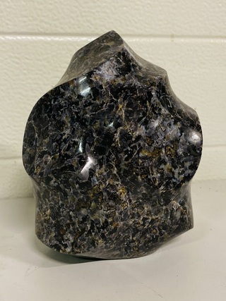 Mystic Merliniet sculptuur vlamvorm