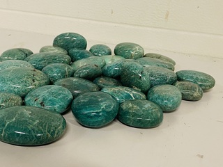 Ca. 30x Amazoniet handsteen
