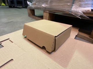 Ca. 1160x Stansdozen 168x139x56mm, bruin