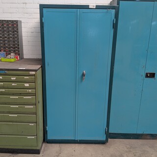 Werkplaatskast met inhoud