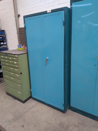 Werkplaatskast met inhoud