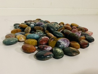 Ca. 100x Oceaanjaspis handsteen S