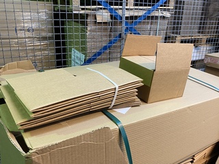 Ca. 500x Verzenddozen 19x19x13cm met autolockbodem, bruin