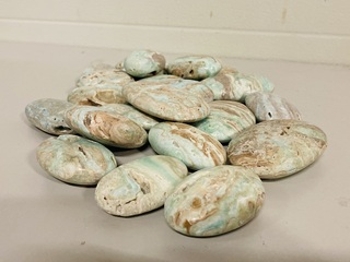 Ca. 22x Blue caribbean calciet handstenen