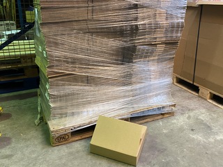 Ca. 300x Verzenddozen 35x33x8cm, bruin