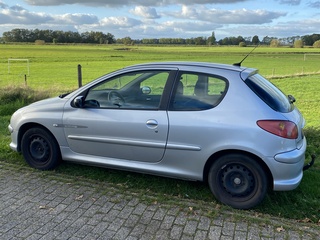 Personenauto Peugeot, 206, grijs, bouwjaar 9-2004