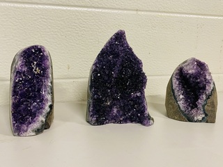 3x Amethist staande druses uruguay, paars