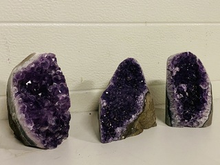 3 Amethist druse staand/liggend Paars