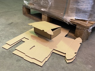 Ca. 1000x Stansdozen 168x139x56mm, bruin