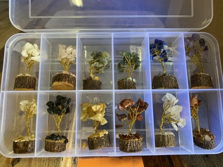 Ca. 60x Edelstenen boompjes diverse soorten