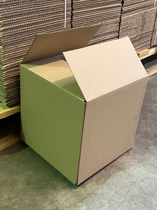 Ca. 360x Verzenddozen 24x24x24cm, bruin