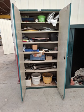 Werkplaatskast met inhoud