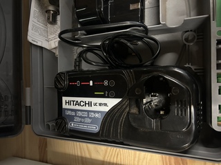 Boormachine in koffer met 2x accu en 1x lader Hitachi