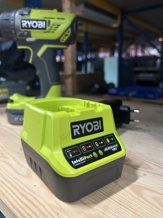 Boormachine in tas met accu en lader Ryobi