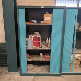 Lameldeurkast met inhoud